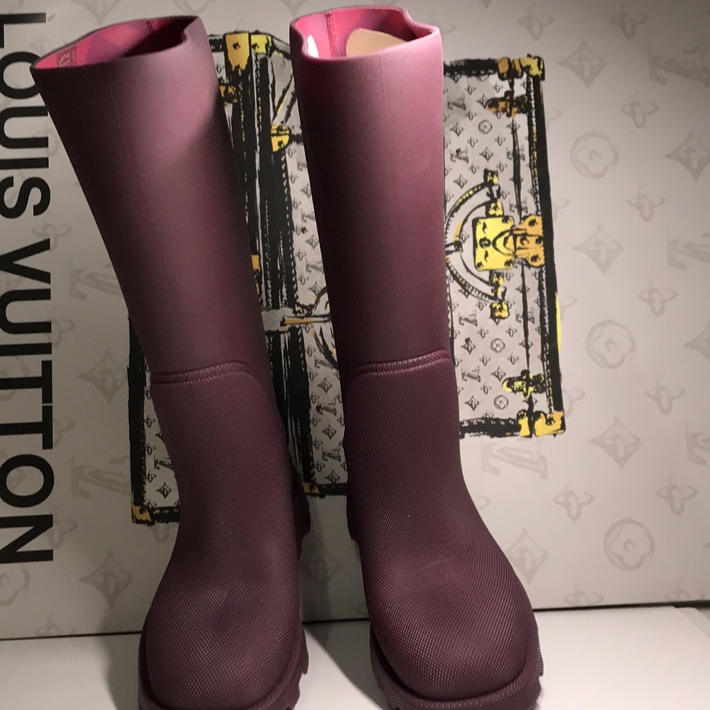 New Authentic BURBERRY Tall Rain Boots – Runway Featured - Picture 9 of 12
